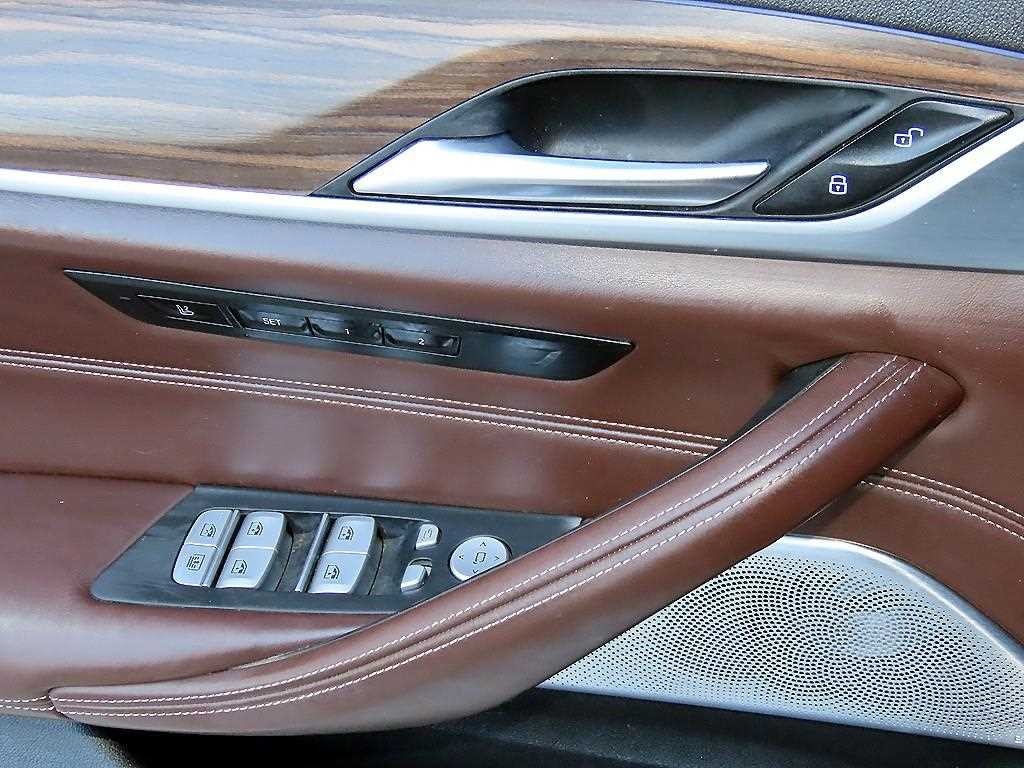 BMW 5시리즈 5시리즈 (G30) 530i xDrive M 스포츠 플러스 이미지 12