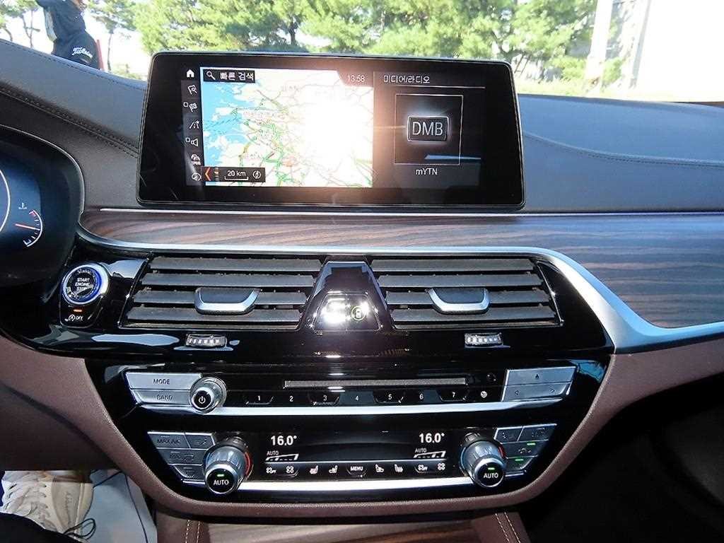 BMW 5시리즈 5시리즈 (G30) 530i xDrive M 스포츠 플러스 이미지 14