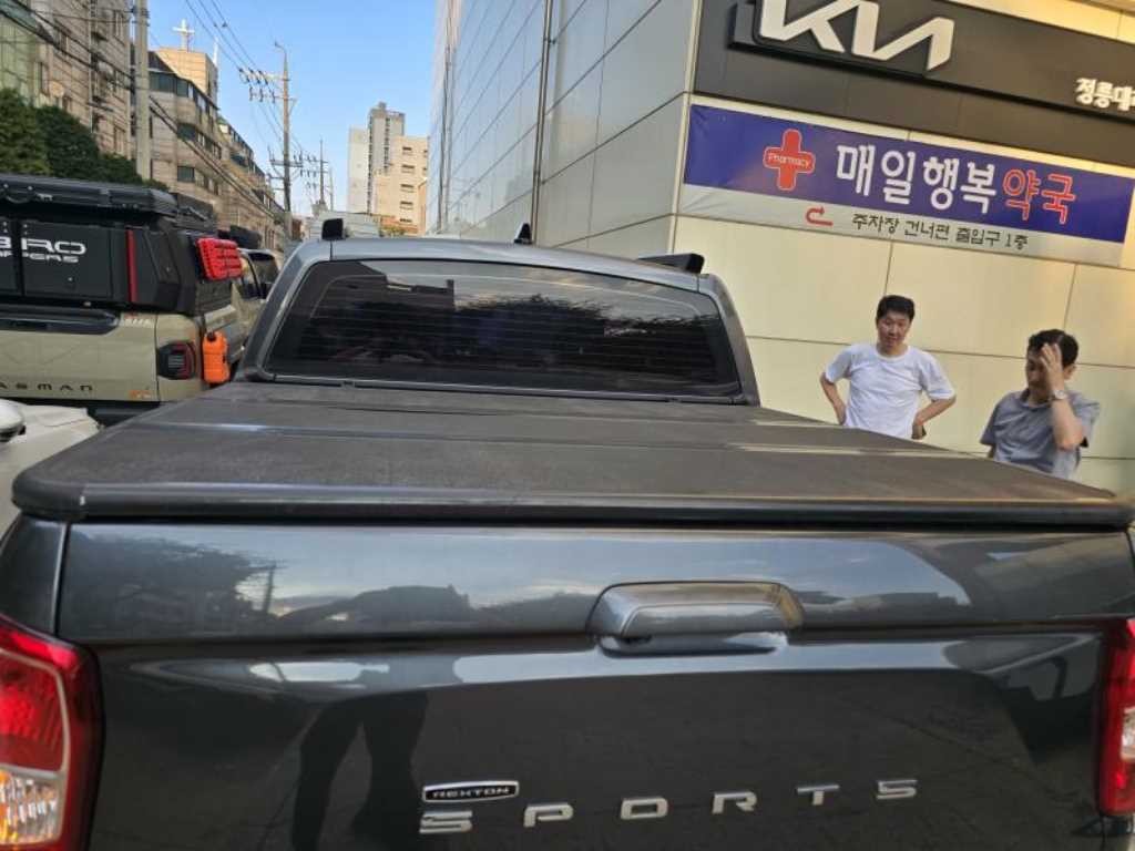 KG모빌리티(쌍용) 렉스턴 렉스턴 스포츠 4WD 디젤 2.2 프레스티지 이미지 4