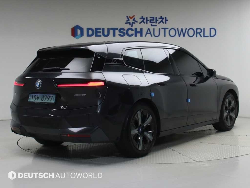BMW iX xDrive 50 스포츠 플러스 이미지 2
