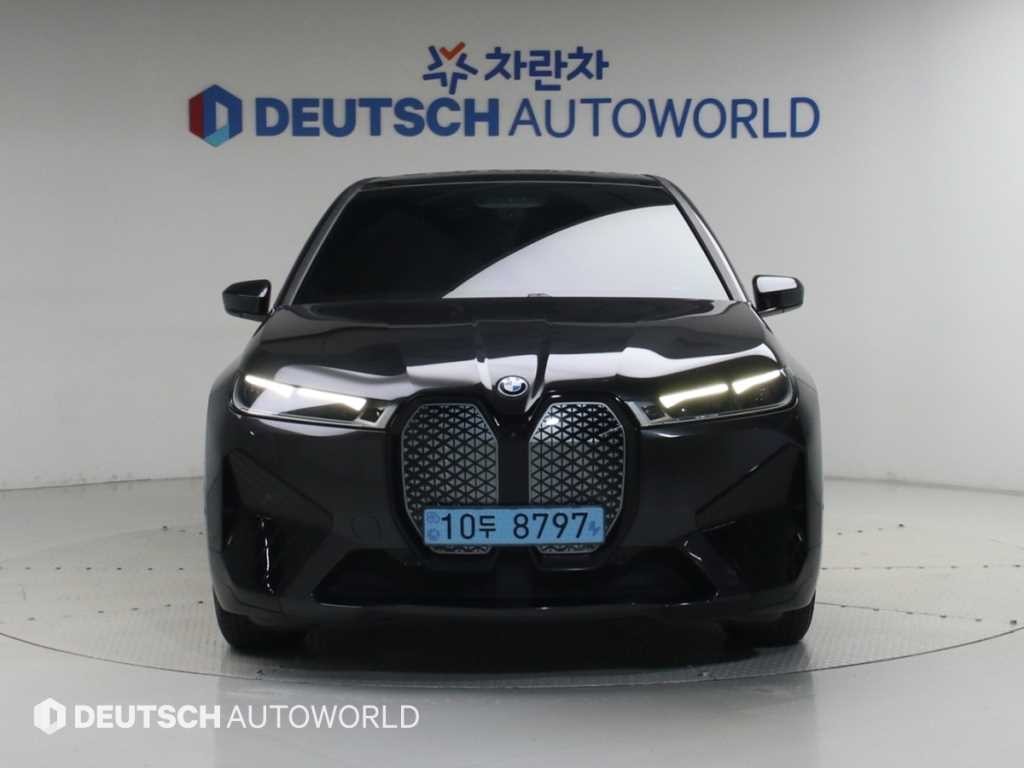 BMW iX xDrive 50 스포츠 플러스 이미지 3