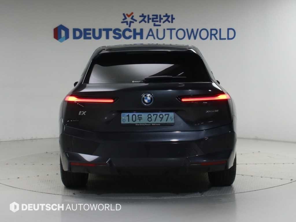 BMW iX xDrive 50 스포츠 플러스 이미지 4
