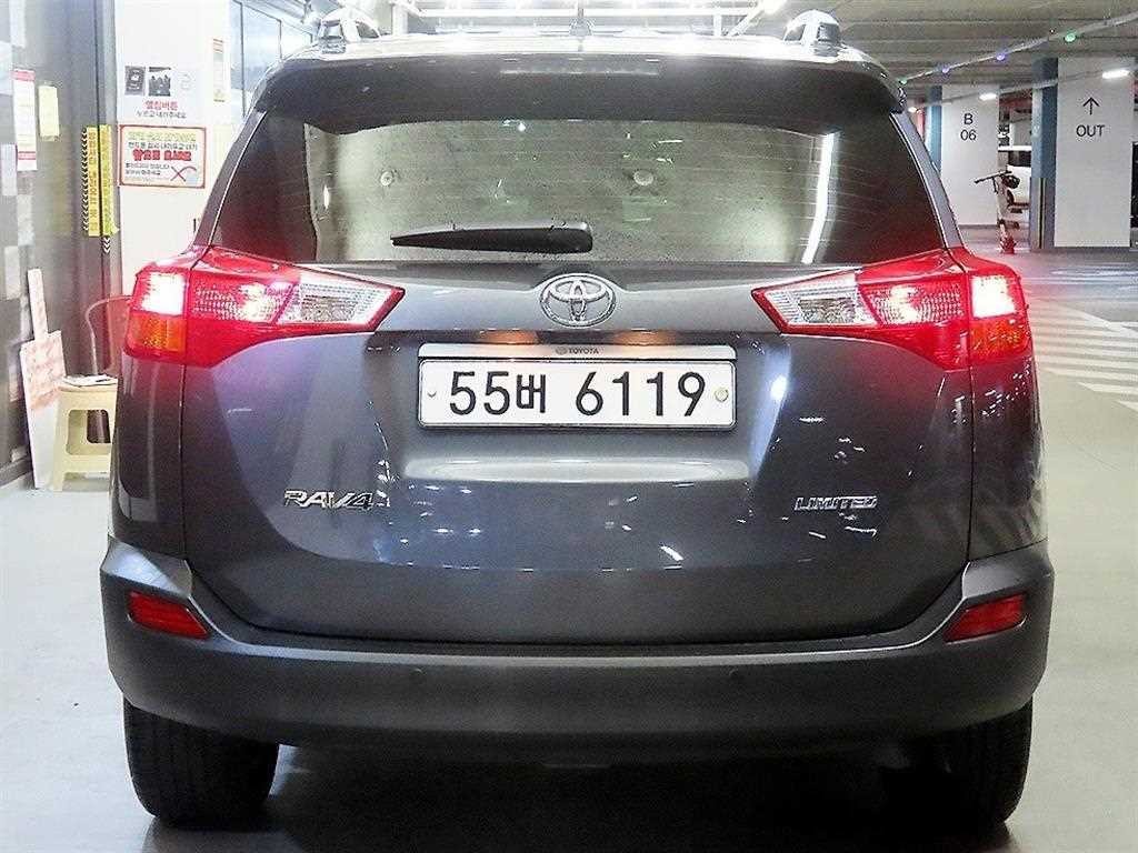 토요타 라브4 2.5 2WD 이미지 5