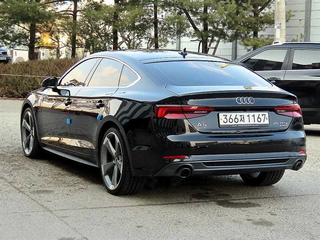 아우디 A5 A5 (F5) 45 TFSI 콰트로 프리미엄 스포트백 이미지 3