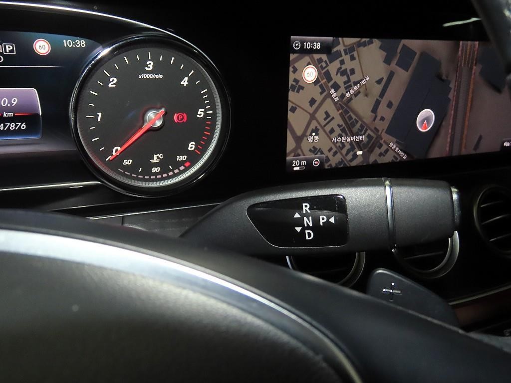 벤츠 E 클래스 E-클래스 W213 E220d 아방가르드 이미지 12