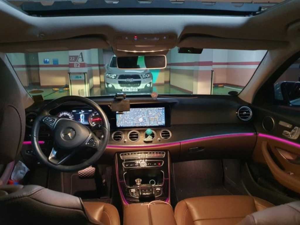 벤츠 E 클래스 E-클래스 W213 E220d 아방가르드 이미지 4