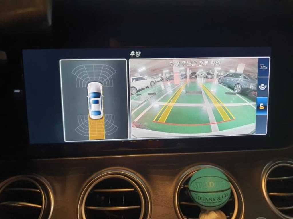 벤츠 E 클래스 E-클래스 W213 E220d 아방가르드 이미지 7