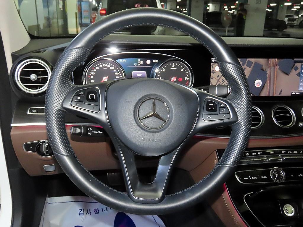 벤츠 E 클래스 E-클래스 W213 E220d 아방가르드 이미지 8