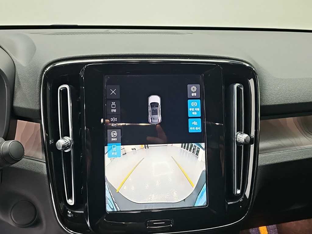 볼보 C40 리차지 트윈 얼티메이트 AWD 이미지 15