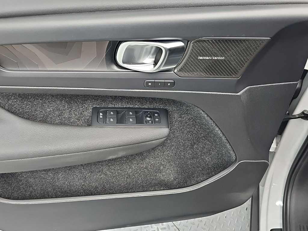볼보 C40 리차지 트윈 얼티메이트 AWD 이미지 16