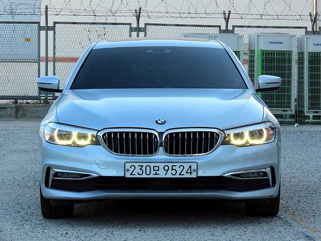 BMW 5시리즈 5시리즈 (G30) 520i 럭셔리 이미지 1