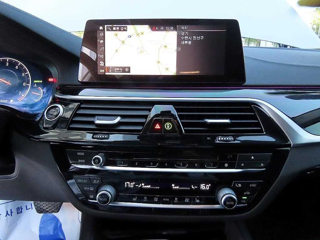BMW 5시리즈 5시리즈 (G30) 520i 럭셔리 이미지 13