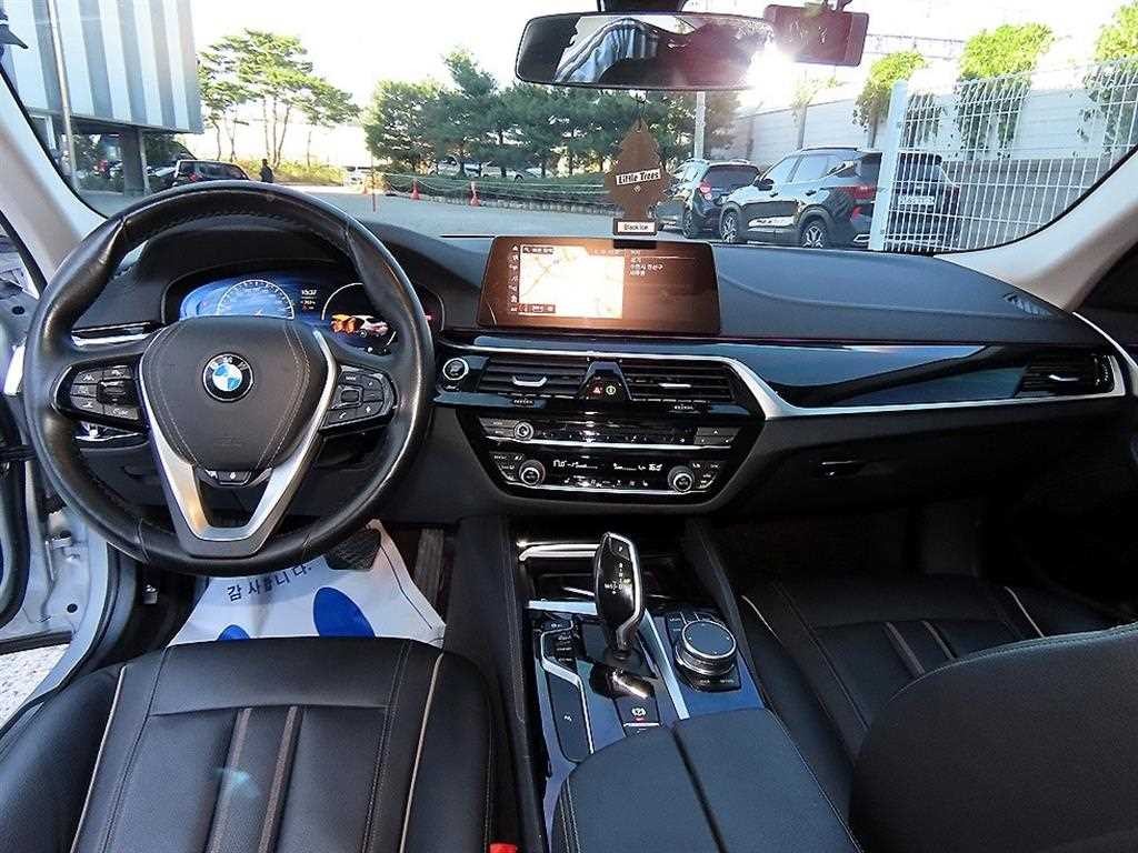 BMW 5시리즈 5시리즈 (G30) 520i 럭셔리 이미지 7