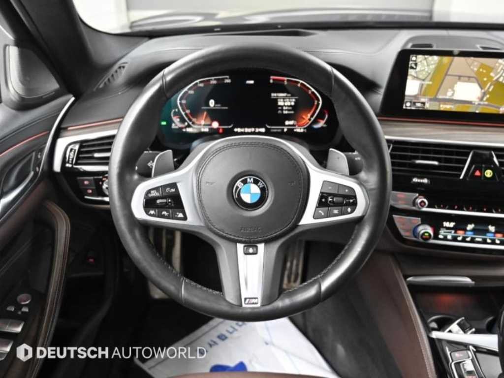 BMW 5시리즈 5시리즈 (G30) 520d xDrive M 스포츠 플러스 이미지 13