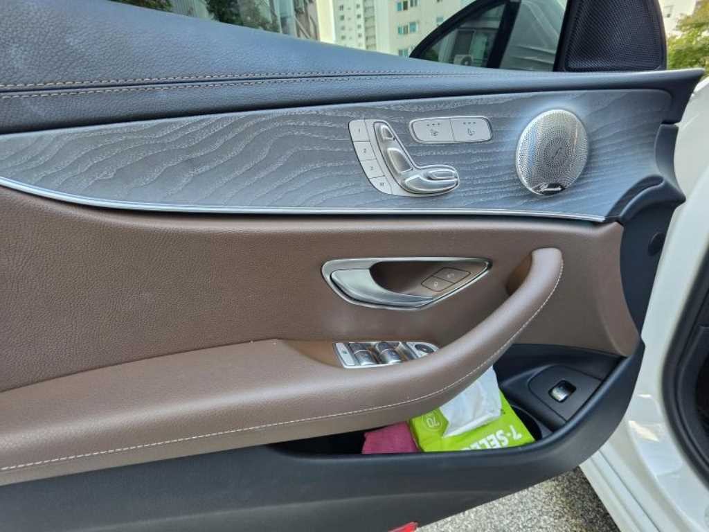 벤츠 E 클래스 E-클래스 W213 E350 4MATIC 아방가르드 이미지 4