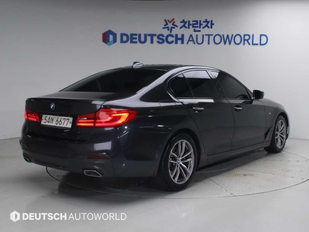 BMW 5시리즈 5시리즈 (G30) 520d M 스포츠 플러스 이미지 4