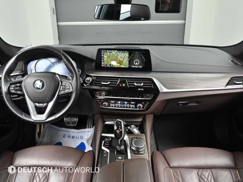BMW 5시리즈 5시리즈 (G30) 520d M 스포츠 플러스 이미지 8