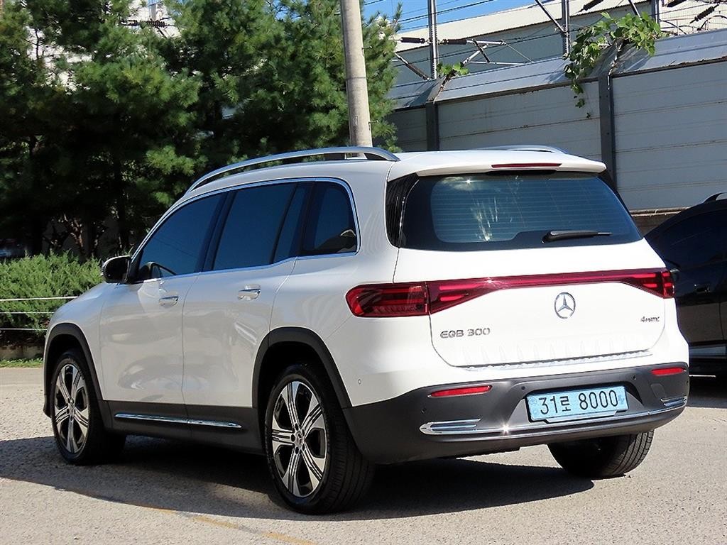벤츠 EQB EQB (X243) EQB 300 4MATIC 프로그레시브 이미지 3