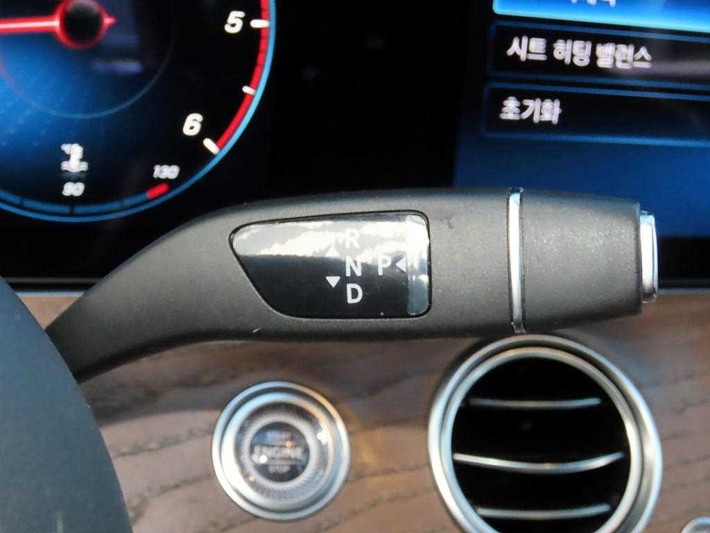 벤츠 E 클래스 E-클래스 W213 E220d 4MATIC 익스클루시브 이미지 11