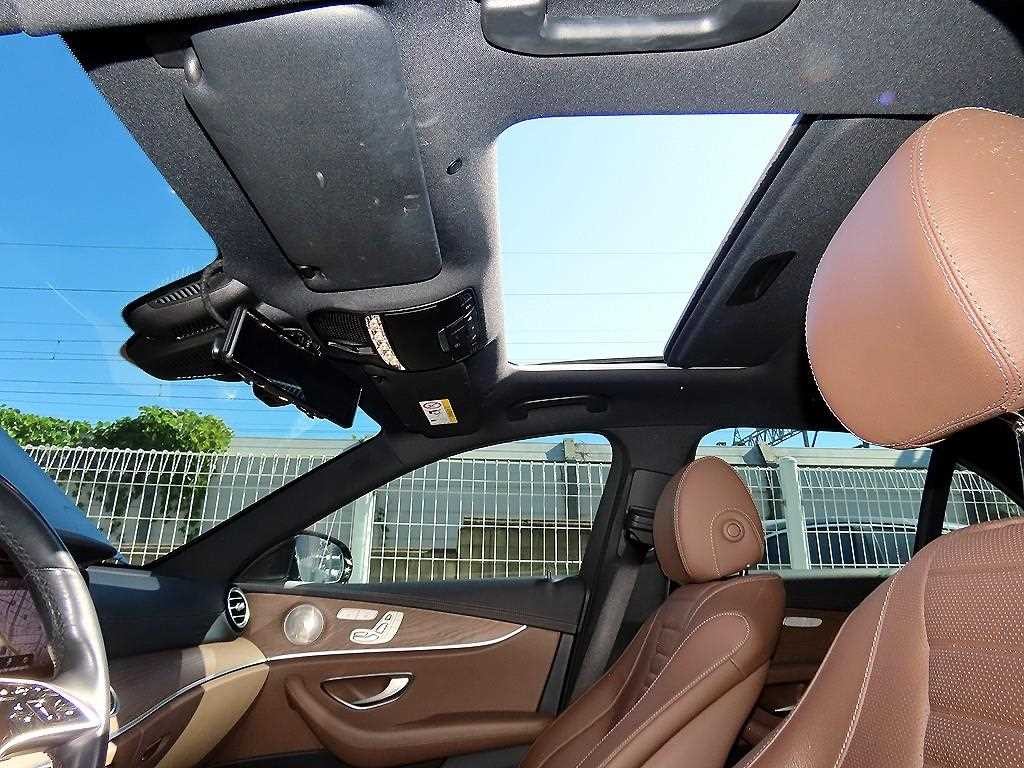 벤츠 E 클래스 E-클래스 W213 E220d 4MATIC 익스클루시브 이미지 16