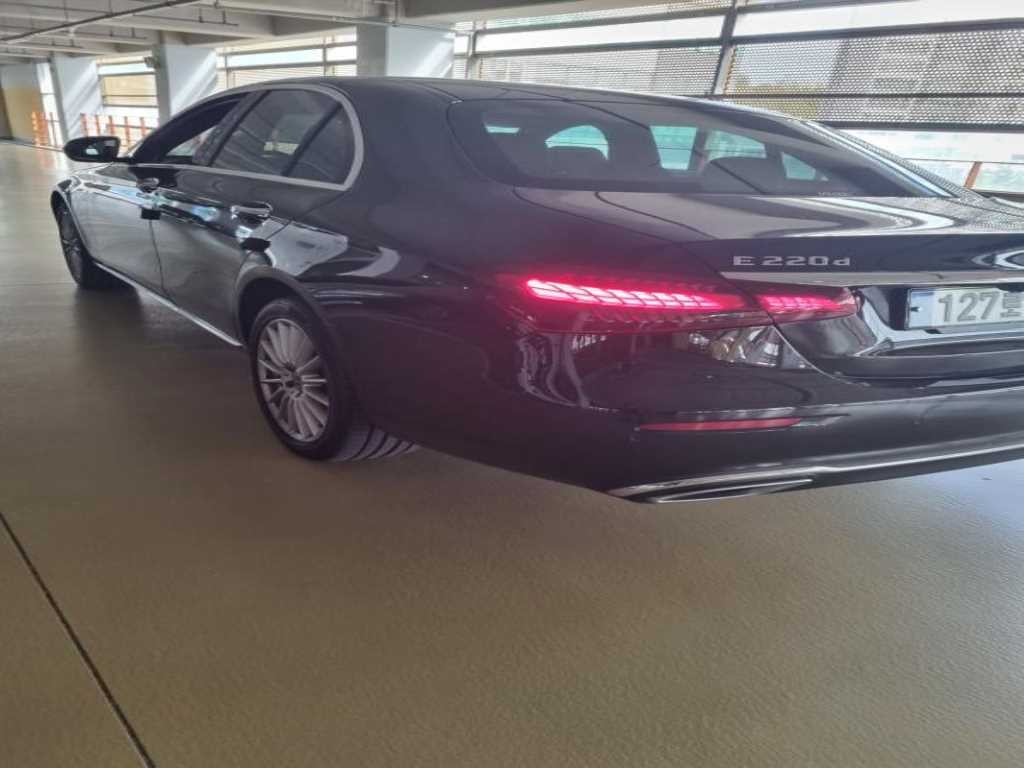 벤츠 E 클래스 E-클래스 W213 E220d 4MATIC 익스클루시브 이미지 4