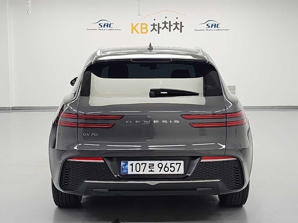 제네시스 GV70 2.2 디젤 2WD 이미지 3