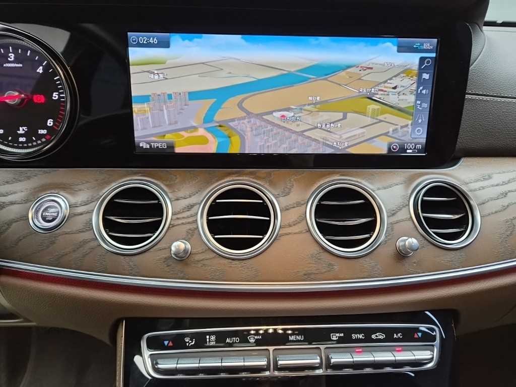 벤츠 E 클래스 E-클래스 W213 E220d 4MATIC 익스클루시브 이미지 12