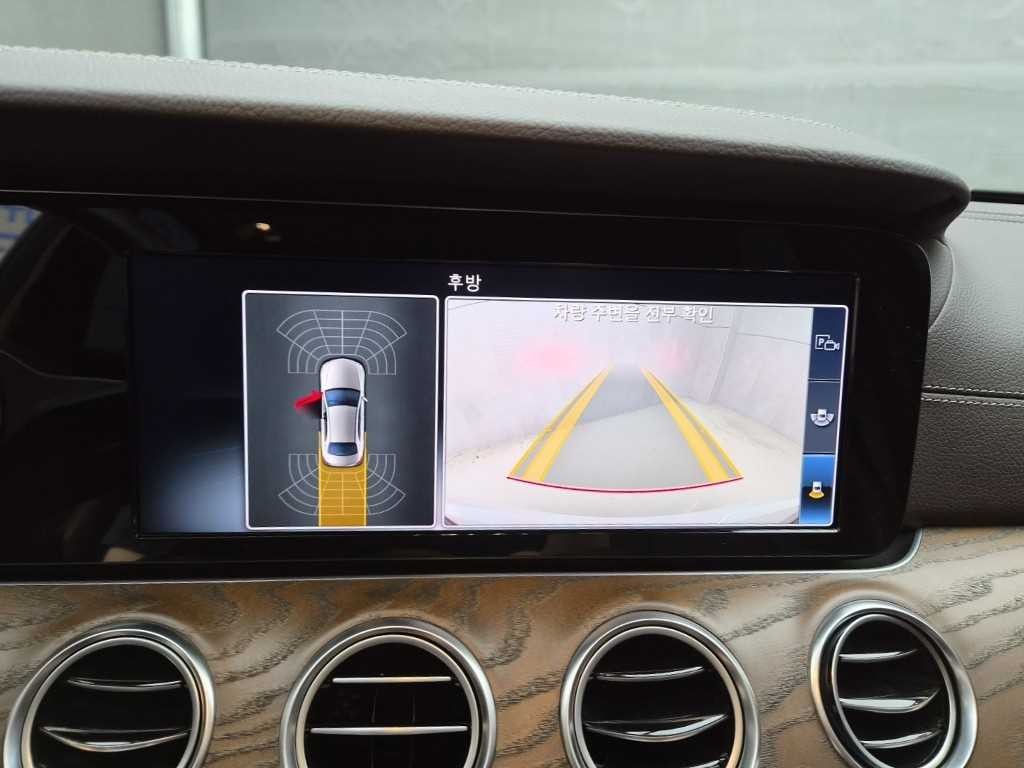 벤츠 E 클래스 E-클래스 W213 E220d 4MATIC 익스클루시브 이미지 14