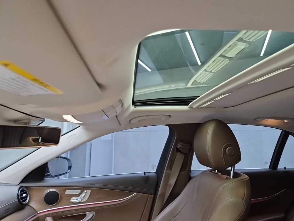 벤츠 E 클래스 E-클래스 W213 E220d 4MATIC 익스클루시브 이미지 15