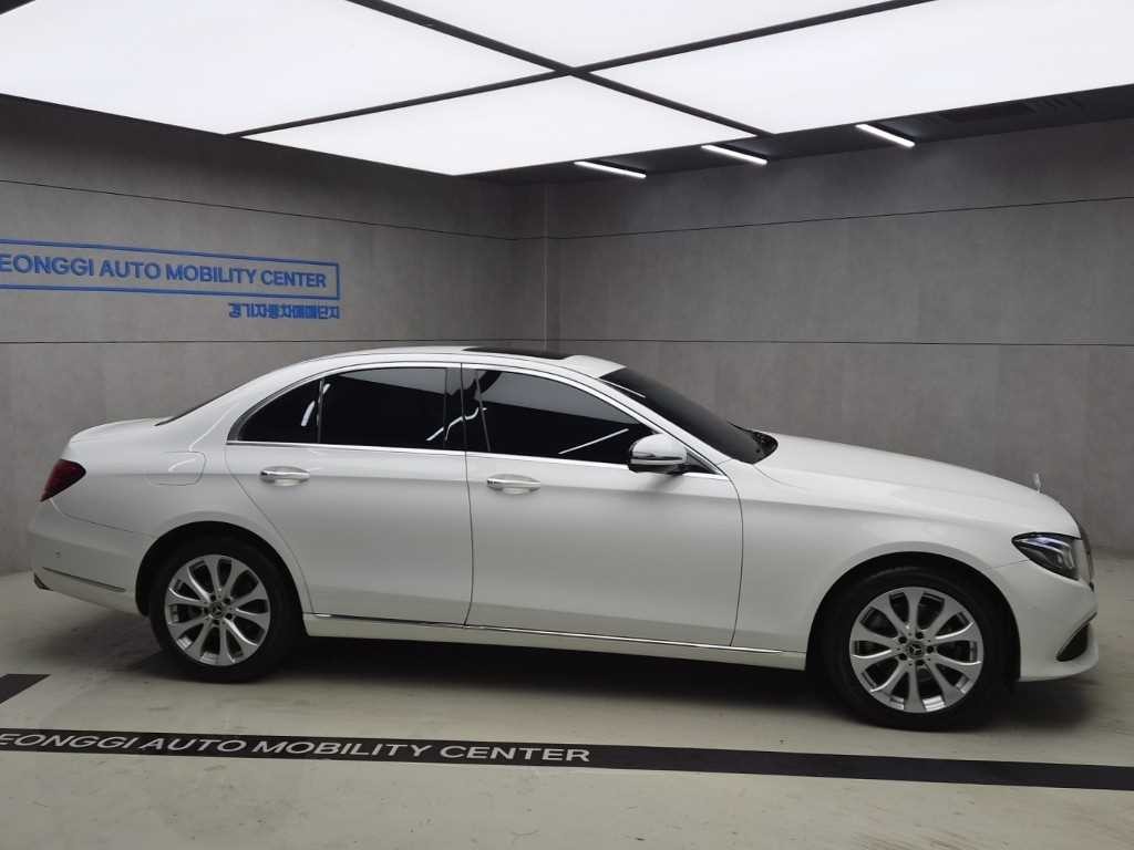 벤츠 E 클래스 E-클래스 W213 E220d 4MATIC 익스클루시브 이미지 2
