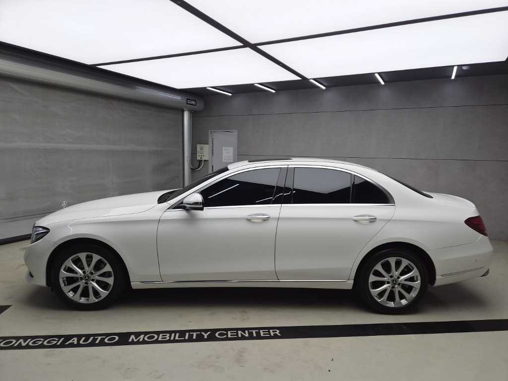 벤츠 E 클래스 E-클래스 W213 E220d 4MATIC 익스클루시브 이미지 4
