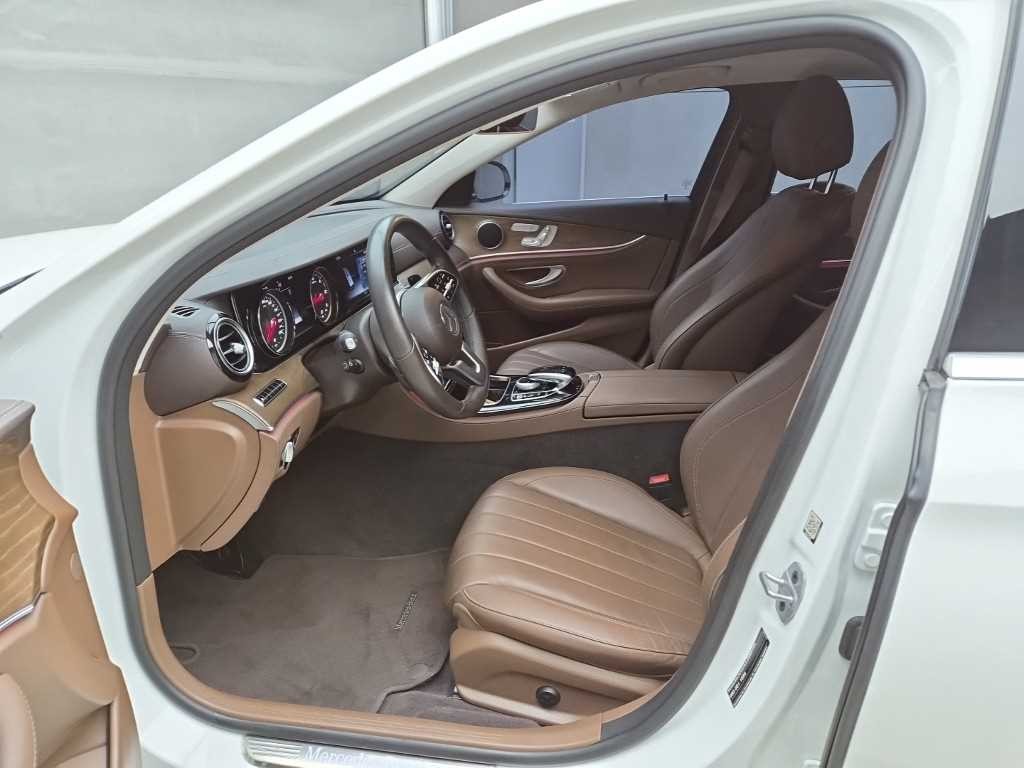 벤츠 E 클래스 E-클래스 W213 E220d 4MATIC 익스클루시브 이미지 5