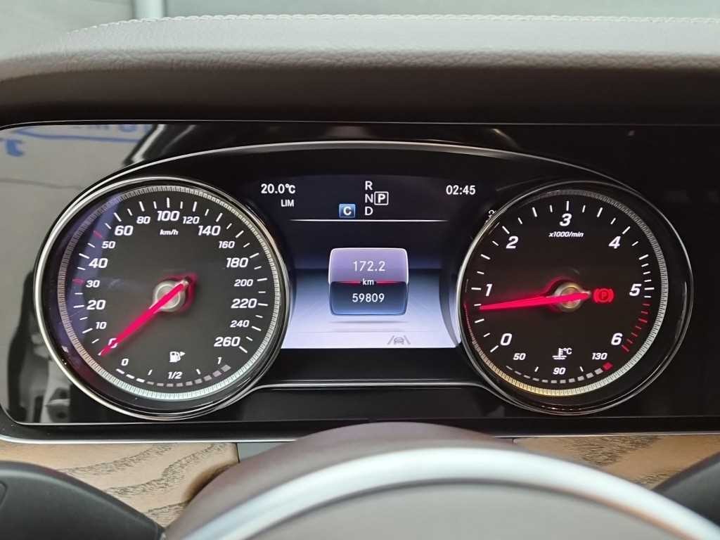벤츠 E 클래스 E-클래스 W213 E220d 4MATIC 익스클루시브 이미지 8