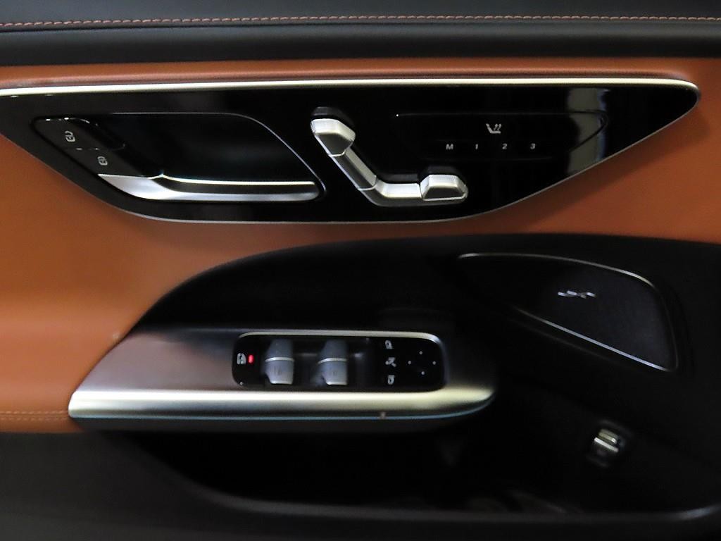 벤츠 C 클래스 C클래스 W206 C300 4MATIC AMG 라인 이미지 14