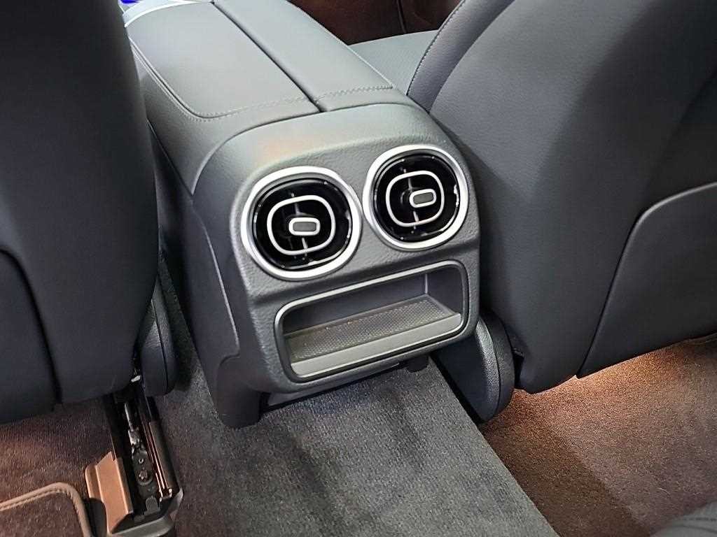 벤츠 C 클래스 C클래스 W206 C300 4MATIC 아방가르드 이미지 13