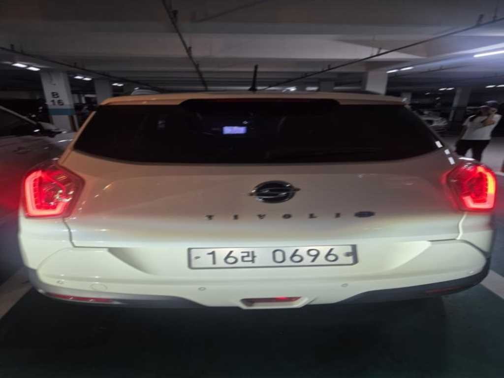 KG모빌리티(쌍용) 티볼리 디젤 2WD 1.6 VX 이미지 2