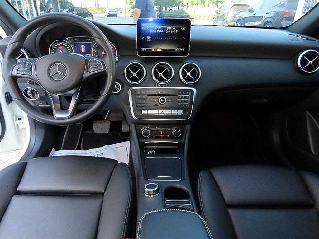 벤츠 A 클래스 A클래스 W176 A200 이미지 7