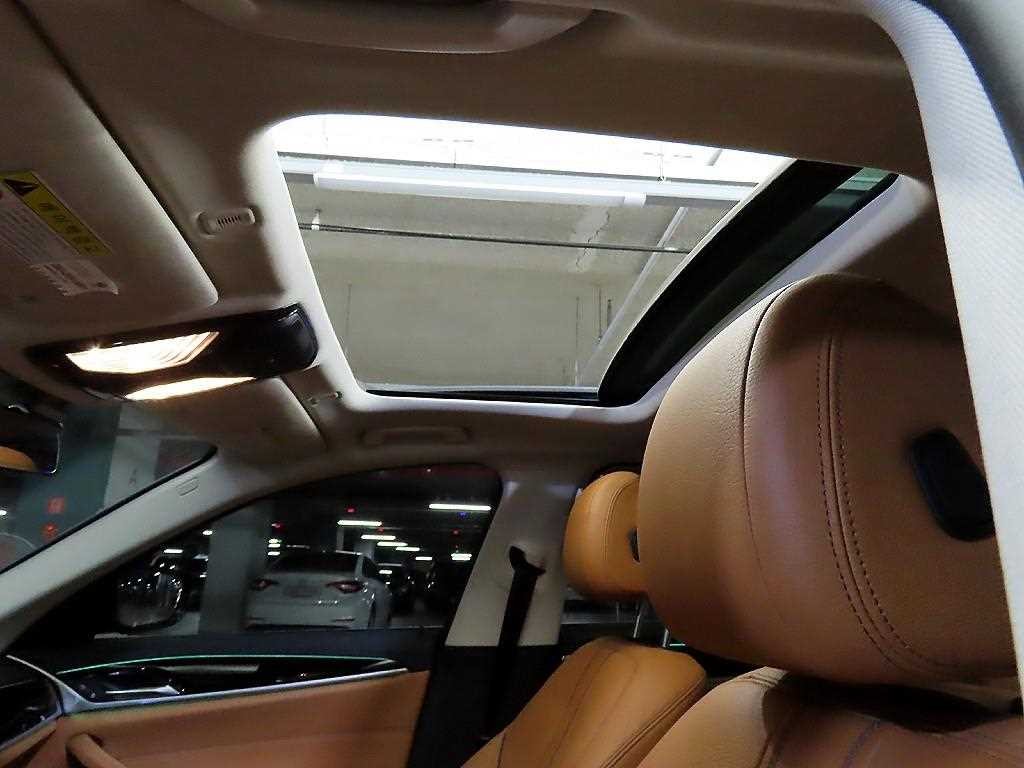 BMW 5시리즈 5시리즈 (G30) 520i 럭셔리 이미지 17