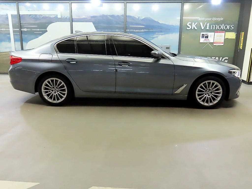 BMW 5시리즈 5시리즈 (G30) 520i 럭셔리 이미지 3