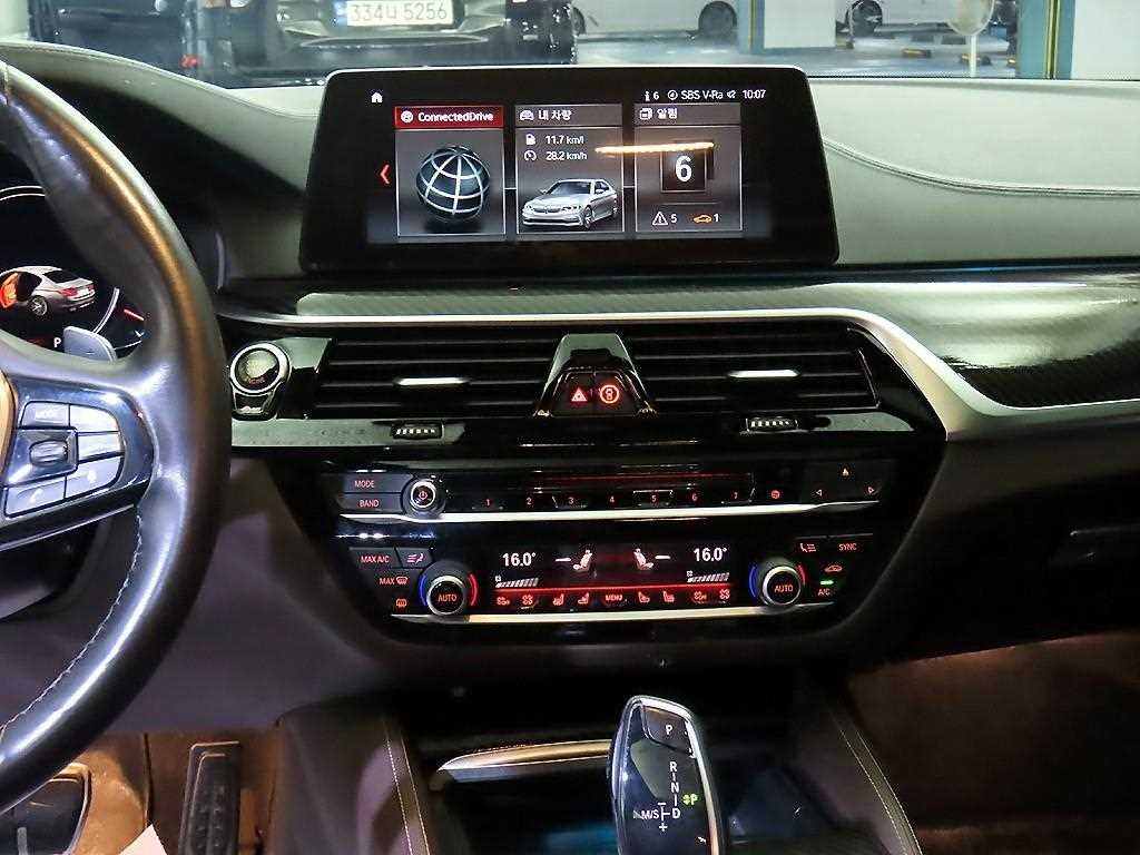 BMW 5시리즈 5시리즈 (G30) 520d xDrive M 스포츠 플러스 이미지 11