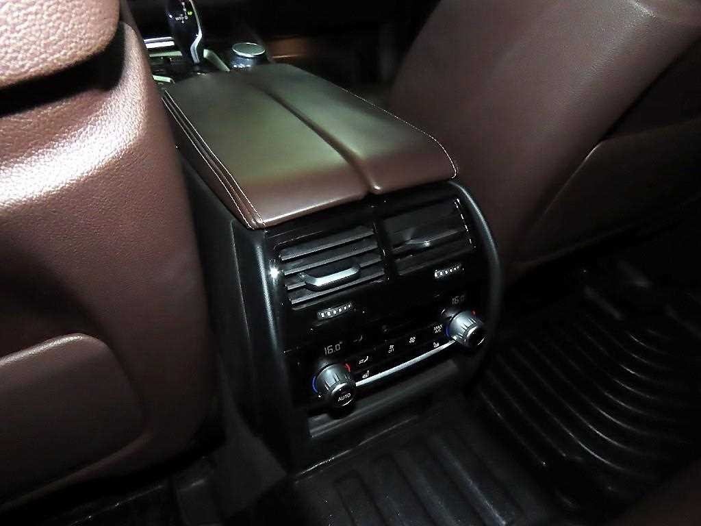 BMW 5시리즈 5시리즈 (G30) 520d xDrive M 스포츠 플러스 이미지 14