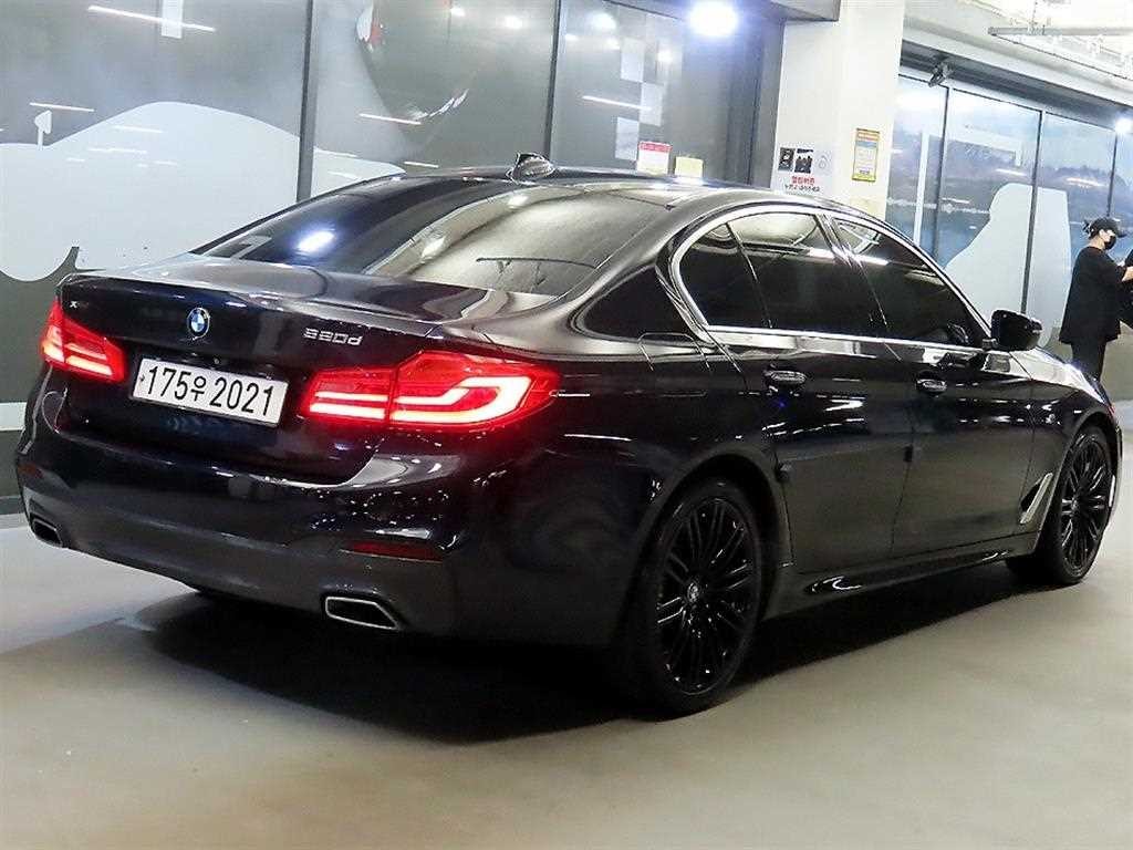 BMW 5시리즈 5시리즈 (G30) 520d xDrive M 스포츠 플러스 이미지 4