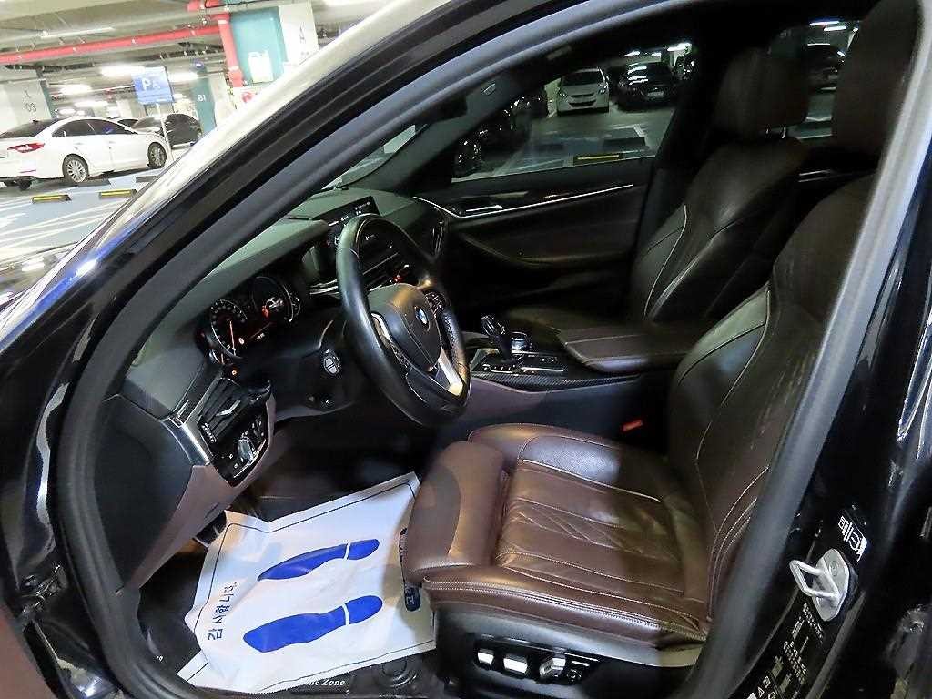 BMW 5시리즈 5시리즈 (G30) 520d xDrive M 스포츠 플러스 이미지 6