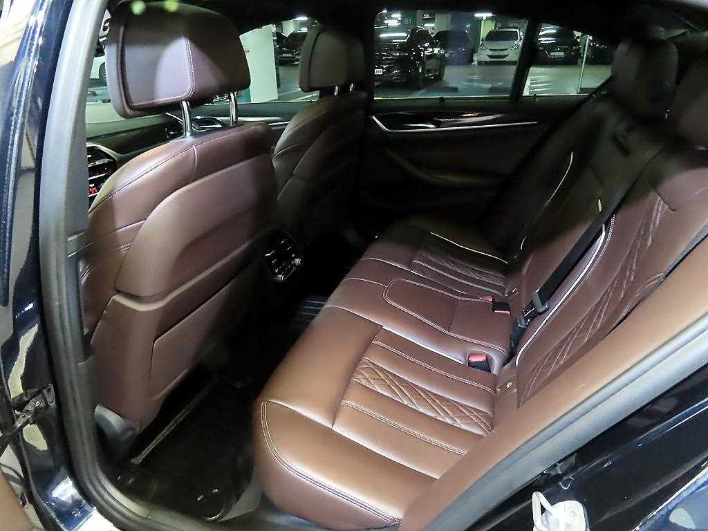 BMW 5시리즈 5시리즈 (G30) 520d xDrive M 스포츠 플러스 이미지 7