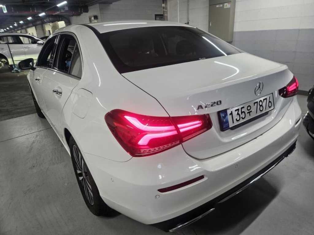 벤츠 A 클래스 A클래스 W177 A220 세단 이미지 2