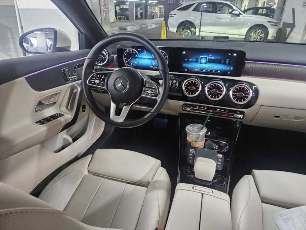벤츠 A 클래스 A클래스 W177 A220 세단 이미지 6