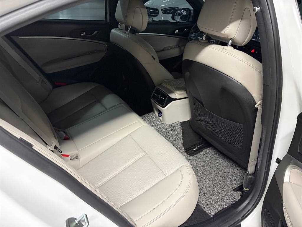 제네시스 G70 더 뉴 G70 가솔린 2.0T 2WD 이미지 16