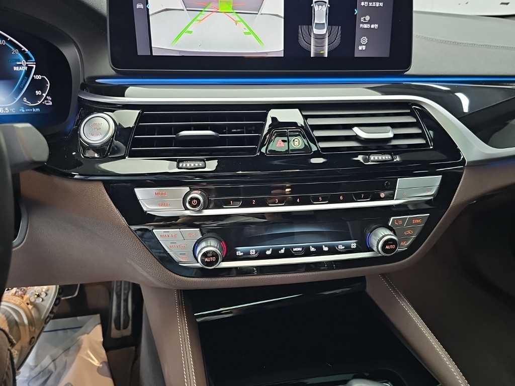 BMW 5시리즈 5시리즈 (G30) 530e M 스포츠 이미지 10