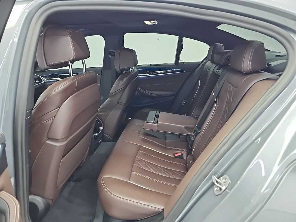 BMW 5시리즈 5시리즈 (G30) 530e M 스포츠 이미지 12