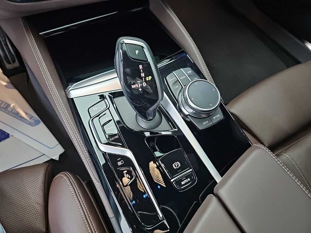 BMW 5시리즈 5시리즈 (G30) 530e M 스포츠 이미지 8